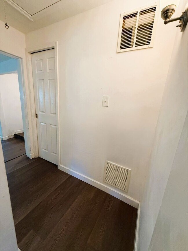 Building Photo - 4 Bedroom Home for Rent in University City!