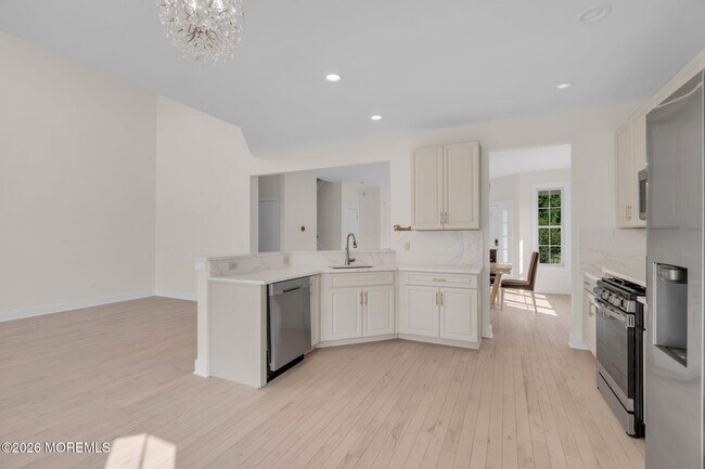 Building Photo - 17 Kitchen Ave