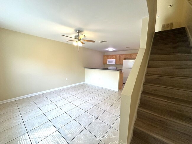 Building Photo - AWESOME 3/3 with No Carpet, Large Bedrooms, & More! $1300/month Avail Now!