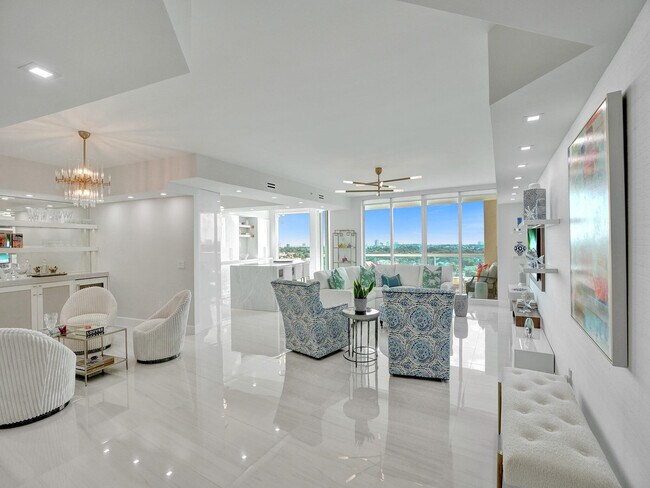 Building Photo - 411 N New River Dr E