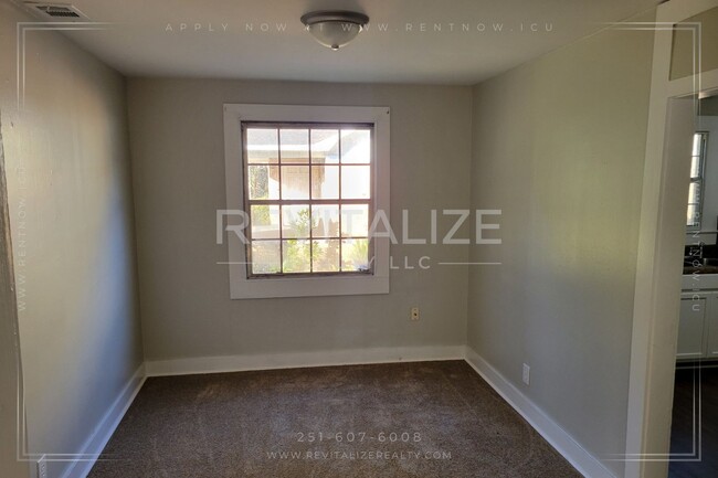 Building Photo - Updated 3 Bedroom/2 Bathroom House in Mobile!