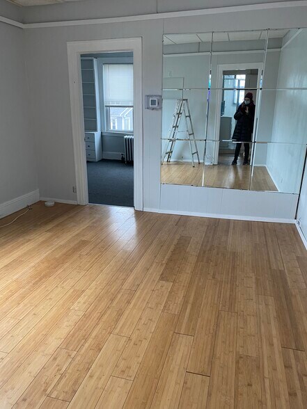 Building Photo - 85 Westbury Ave