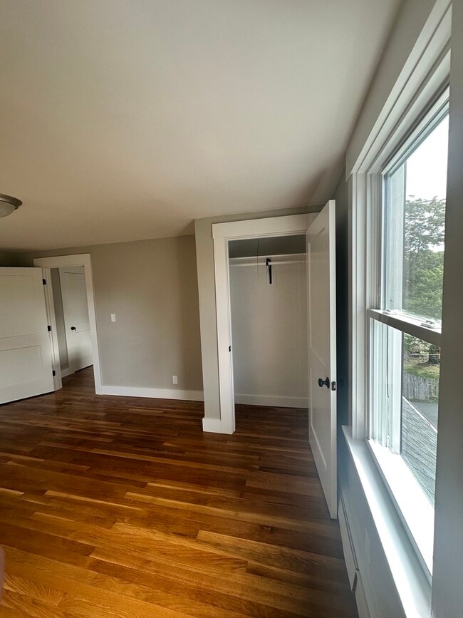 Building Photo - 54 Hebron Ave