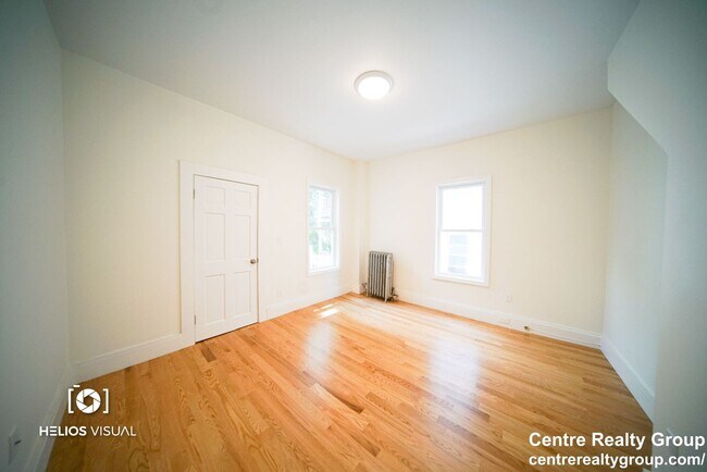 Building Photo - 2500 Sq Ft. Massive Luxury Apt in Davis Sq...