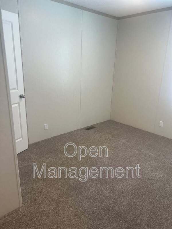 Building Photo - 825 1st Ave E