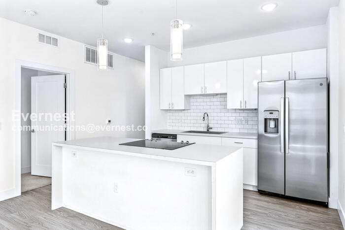 Building Photo - 3500 S Corona St