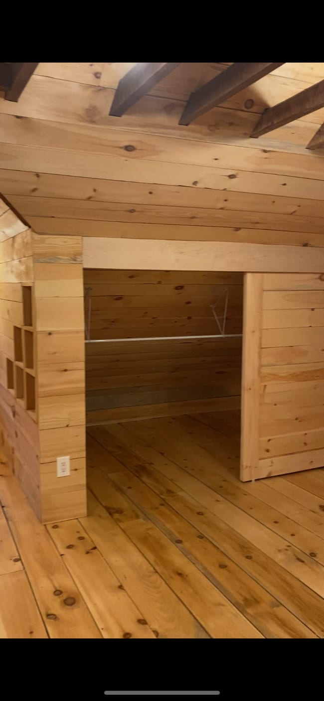 Building Photo - 346 King St