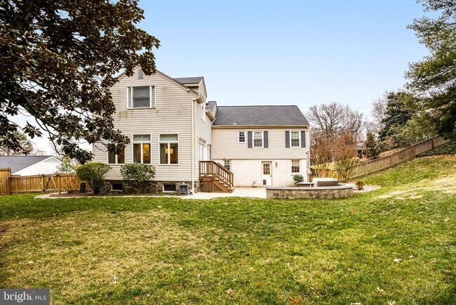 Building Photo - 1504 Wake Forest Dr