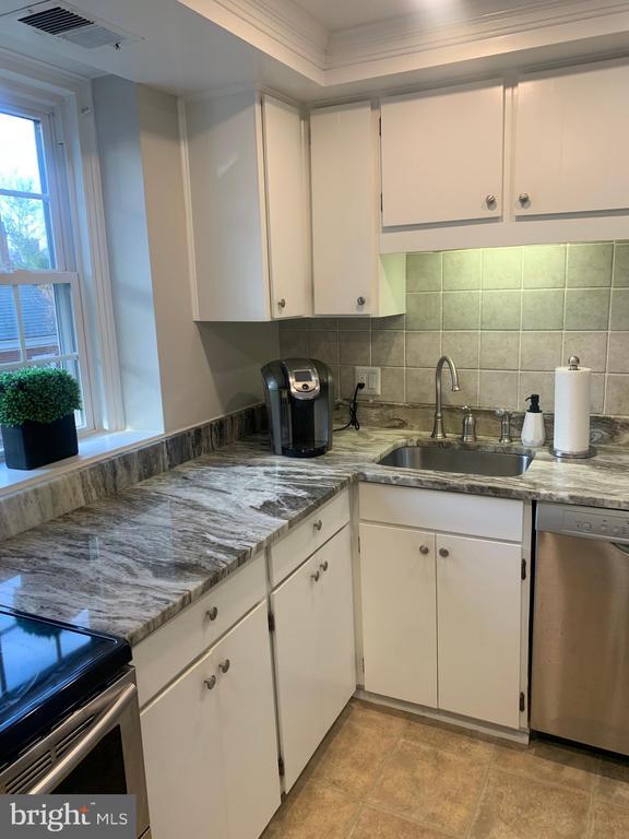 Building Photo - 2961 S Columbus St