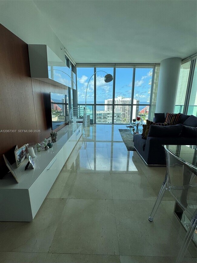 Building Photo - 1331 Brickell Bay Dr