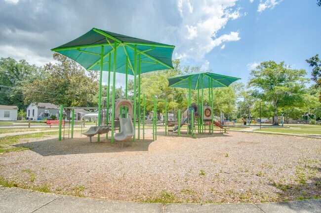 Building Photo - Fully Remodeled 2BR/2BA Attached Home with Garage, Modern Finishes, Park Views & Prime Downtown P...