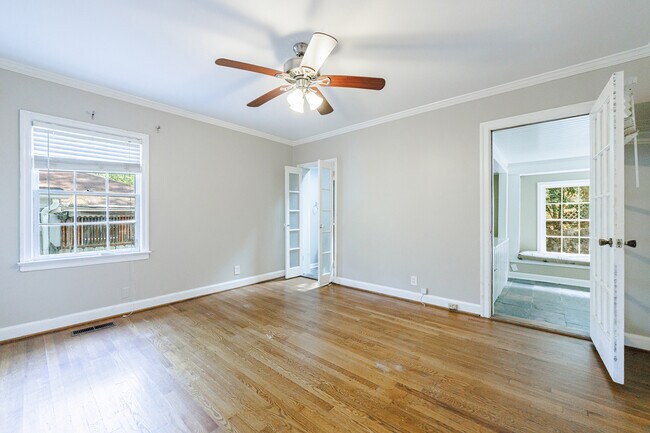 Building Photo - 2311 Pembrook Pl NE