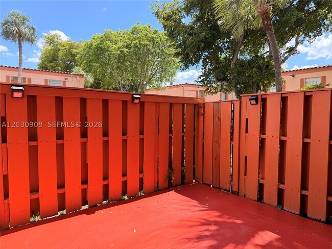Building Photo - 7225 Miami Lakes Dr