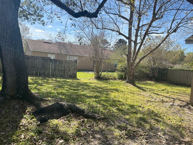 Building Photo - SPACIOUS 3 Bedroom, 2 Bathroom Ekana Point...