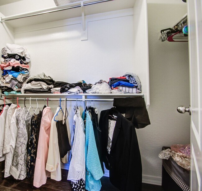 Building Photo - Cooley Station Stunning 3 bedroom!