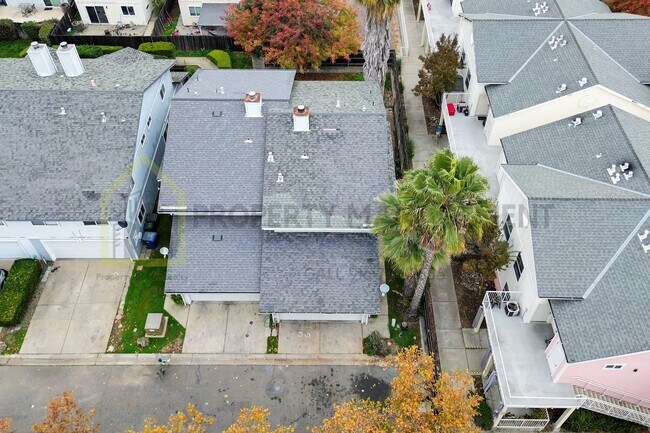 Building Photo - 3 bedroom 2 baths available in a gate community