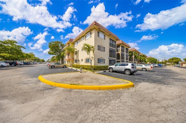 Building Photo - 257 S Cypress Rd
