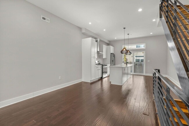 Building Photo - 1645 W Cabot St