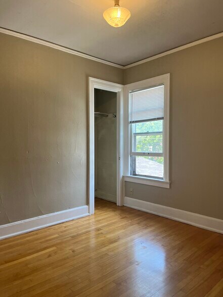 Building Photo - 3220 N Oakland Ave