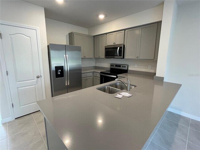 Building Photo - 3057 Canary Ave
