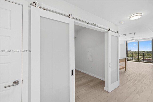 Building Photo - 555 NE 8th St