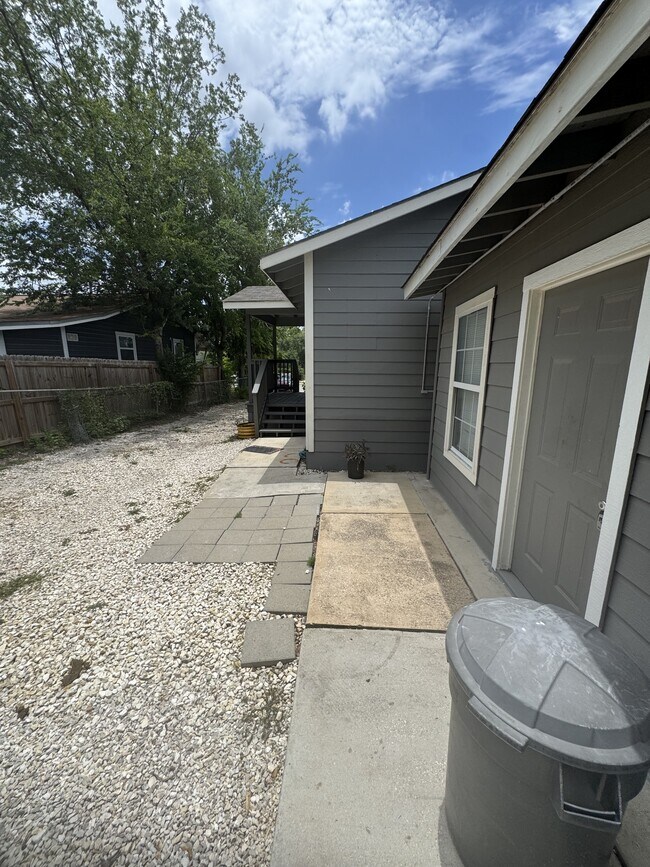 Building Photo - 115 Plainview Dr