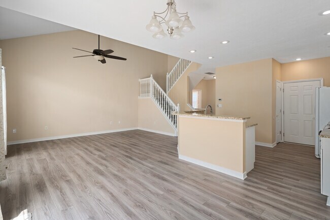 Building Photo - 670 Mystic Pointe Dr