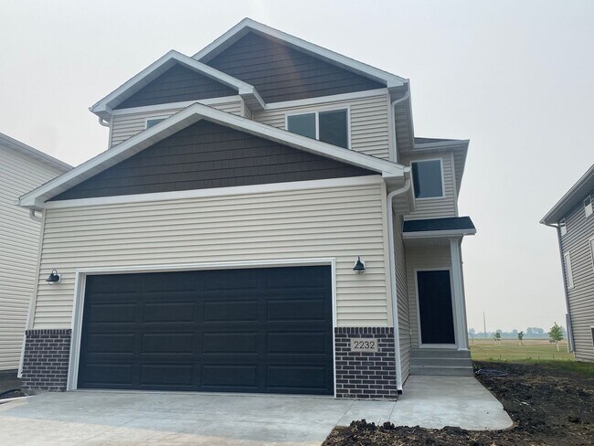 Building Photo - 2232 Griffin Dr S