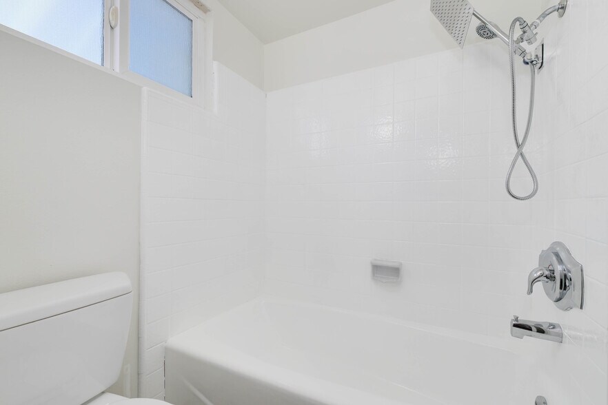 Building Photo - 1138 N Valley St