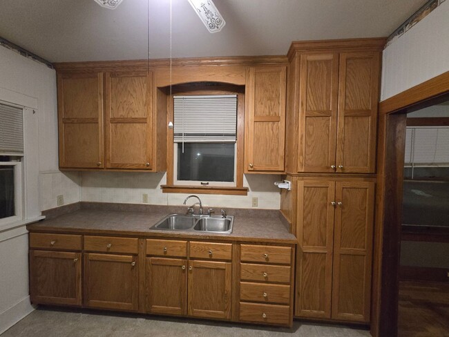 Primary Photo - 2 bedroom plus large bonus room, large liv...