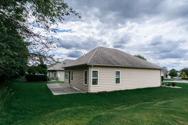 Building Photo - 2 bed 2 bath Ranch Townhouse in Winfield