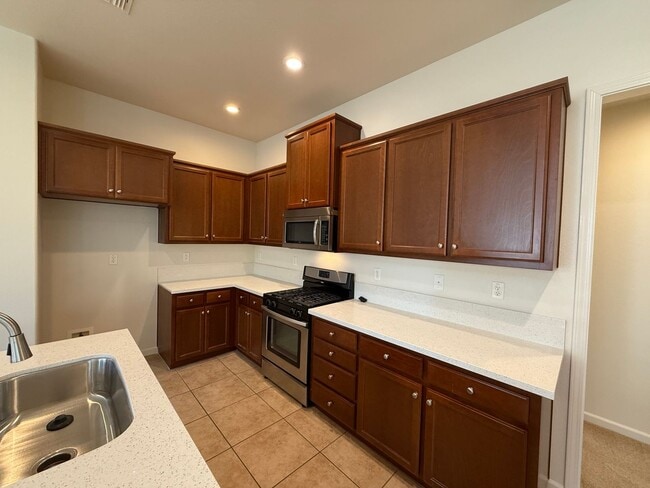 Building Photo - 3 bedroom single story in Manteca!