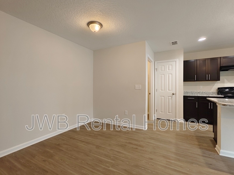 Building Photo - 467 Malcross Ave