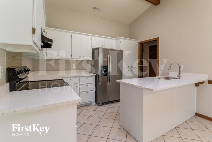 Building Photo - 8157 N Ridgebrook Dr