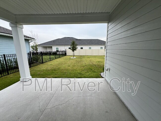 Building Photo - 125 Farmfield Dr