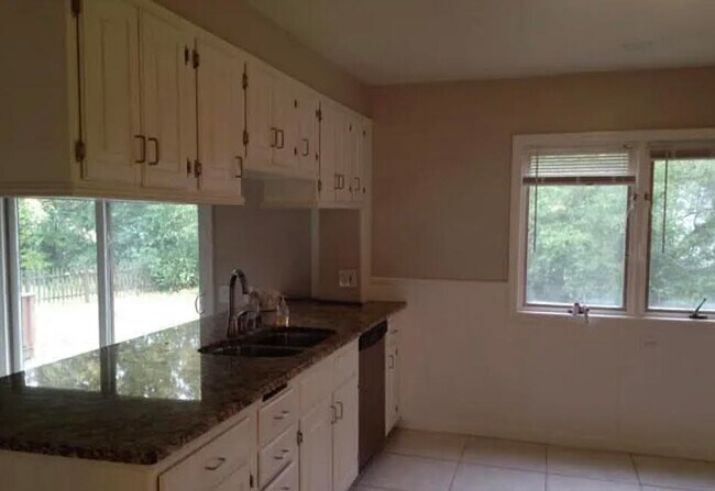 Building Photo - 4425 N 105th St