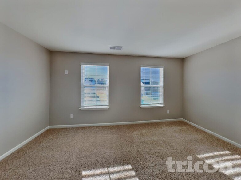 Building Photo - 5235 Ironwood Dr