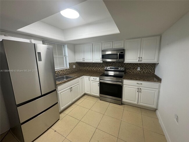 Building Photo - $2,500MONTHLY;11930 NE 19TH DR #16 NORTH M...