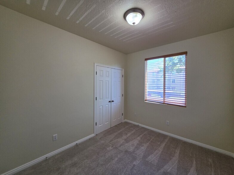 Building Photo - 638 N 400 W