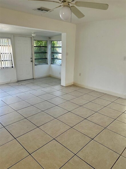 Building Photo - 550 N 58th Ave