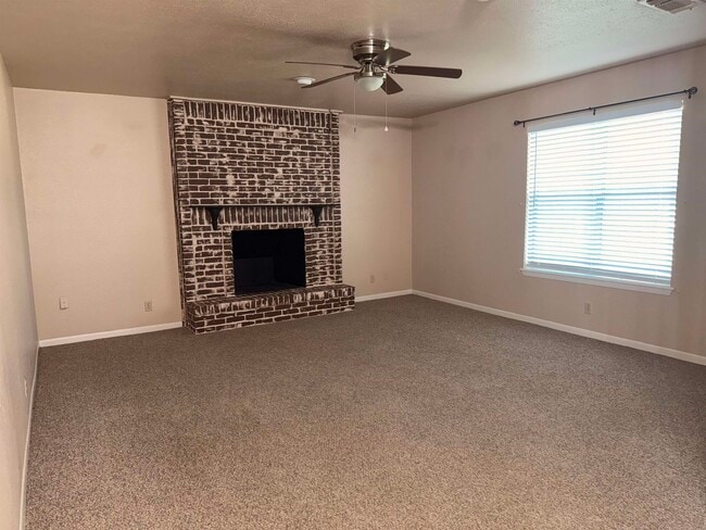 Building Photo - 901 Eden Ln