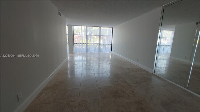Building Photo - 1000 Parkview Dr