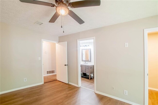 Building Photo - 126 Warm Springs Cir