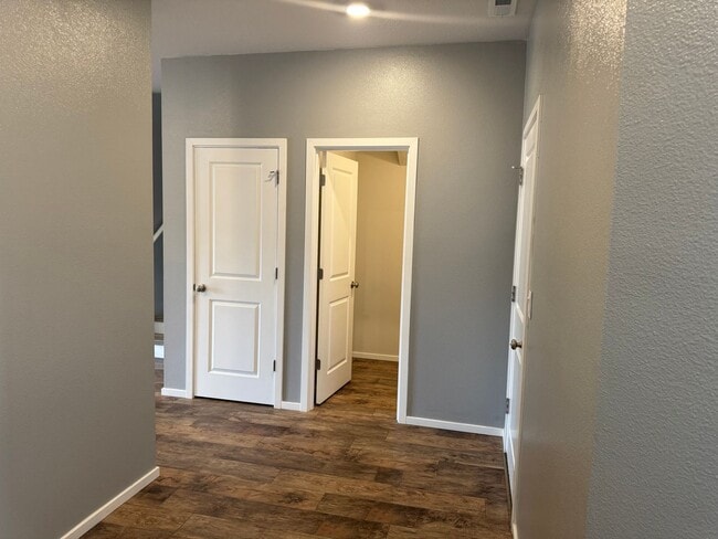 Building Photo - 4 bedroom 2.5 bathroom almost-new house in...
