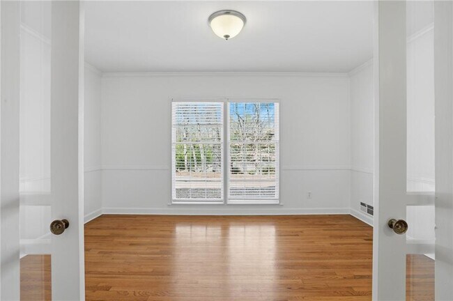 Building Photo - 1190 W Paces Ferry Rd NW