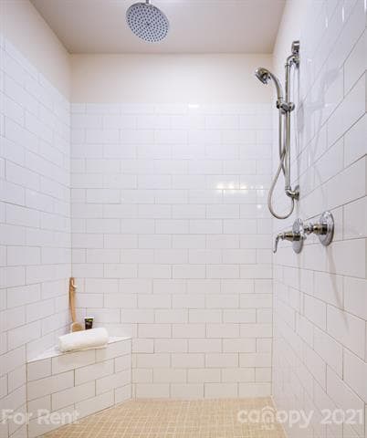 Building Photo - 9921 Holly Center Dr