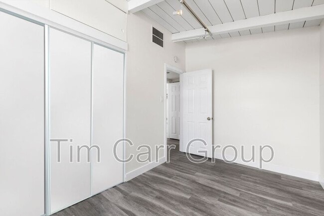 Building Photo - 316 E 21st St