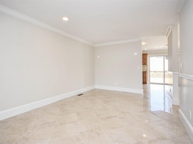 Building Photo - 24B Sintsink Dr W