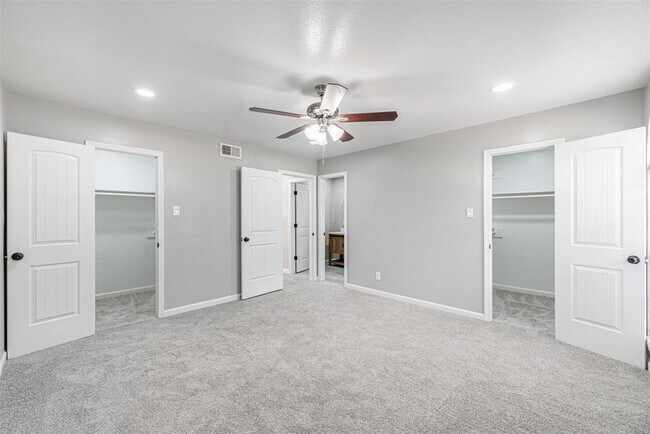 Building Photo - 5550 N Braeswood Blvd