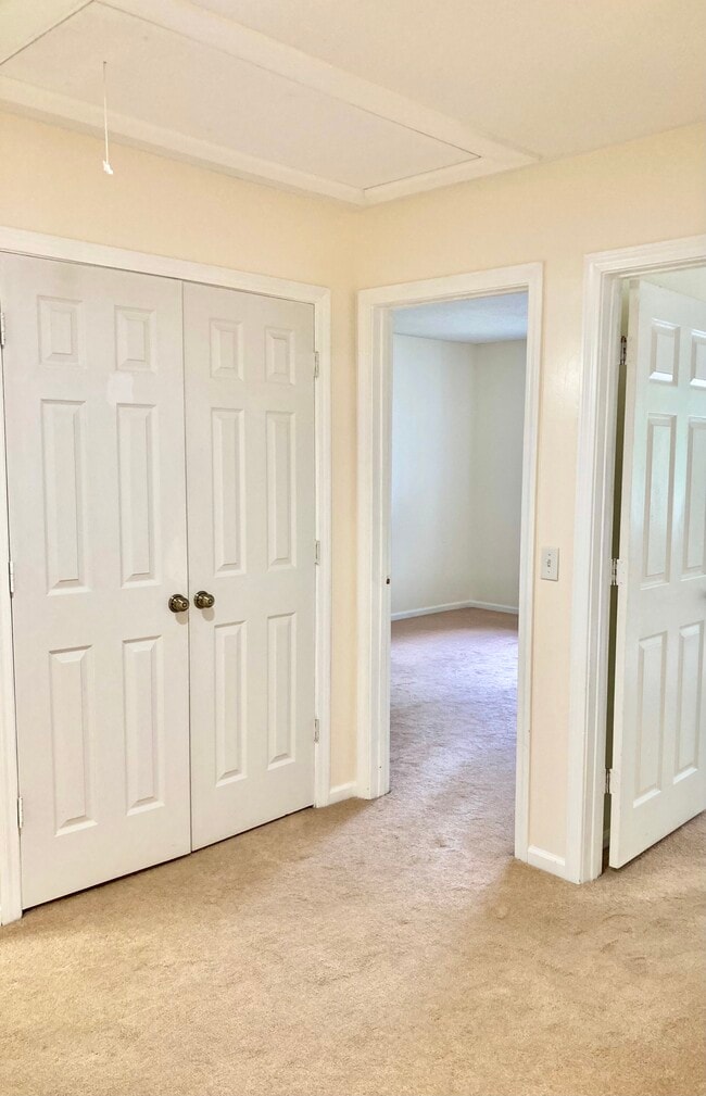 Building Photo - 156 E Grayling Ln